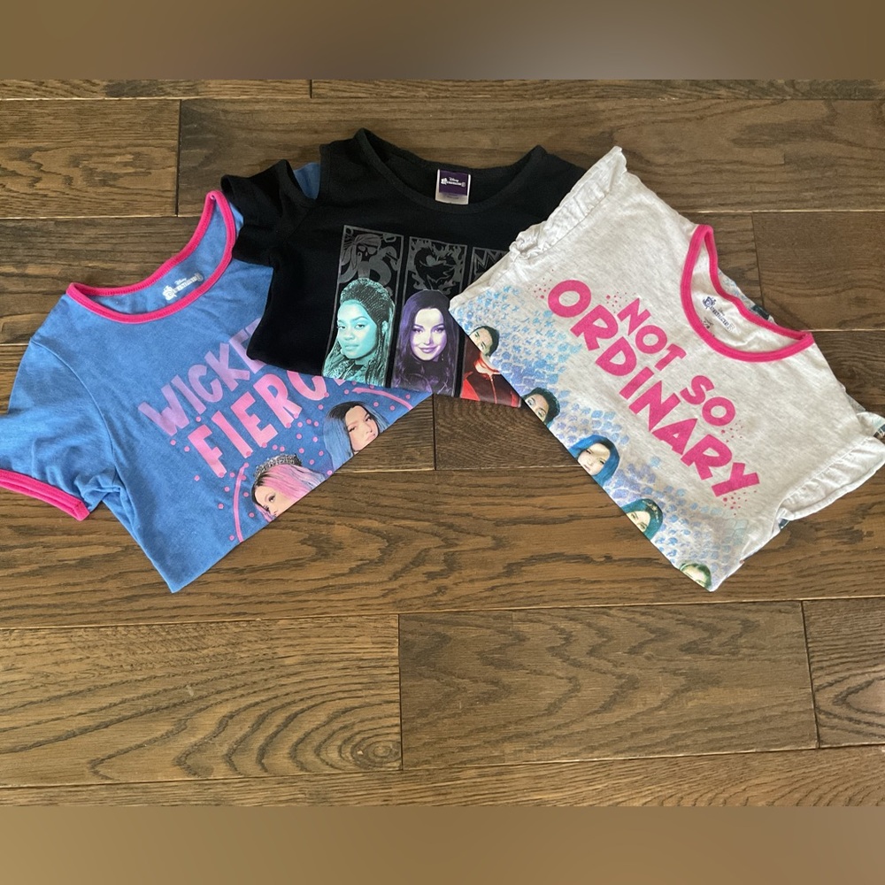 Disney Descendants Girls T-Shirts 3 pack Size Medium 7/8